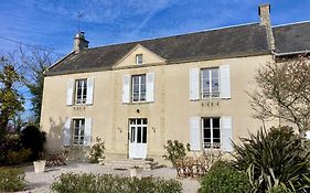 Les Chambres D'Omaha Beach Etablissement Avec Deux Chambres D'Hotes, Petit-Dejeuner Compris Fait-Maison Et Produits Locaux